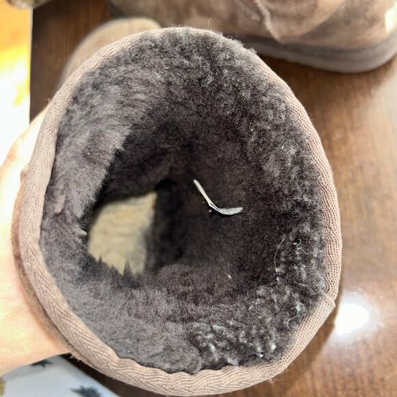 UGG Women's Classic Brown Winter Boots Size 6 - Picture 8 of 11